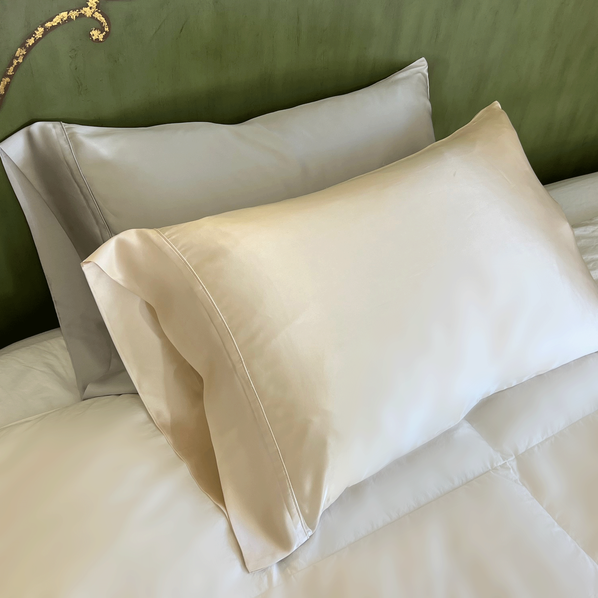 Luxe & Luna® Silk Pillowcase